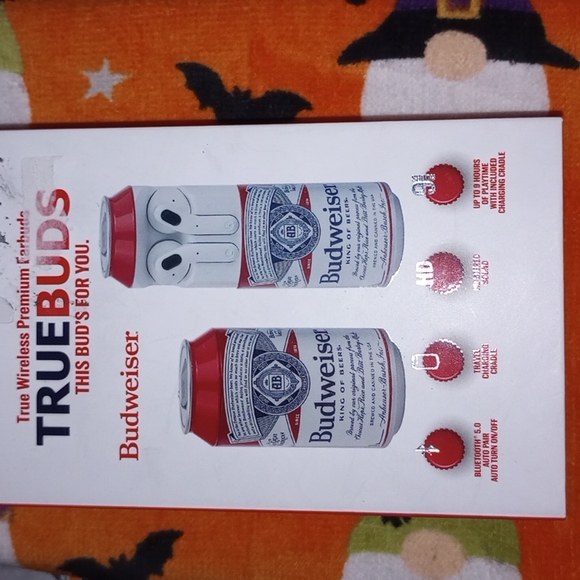 Beer lovers Budweiser earbuds earphones headphones NWB Christmas gift ideal - Picture 3 of 4